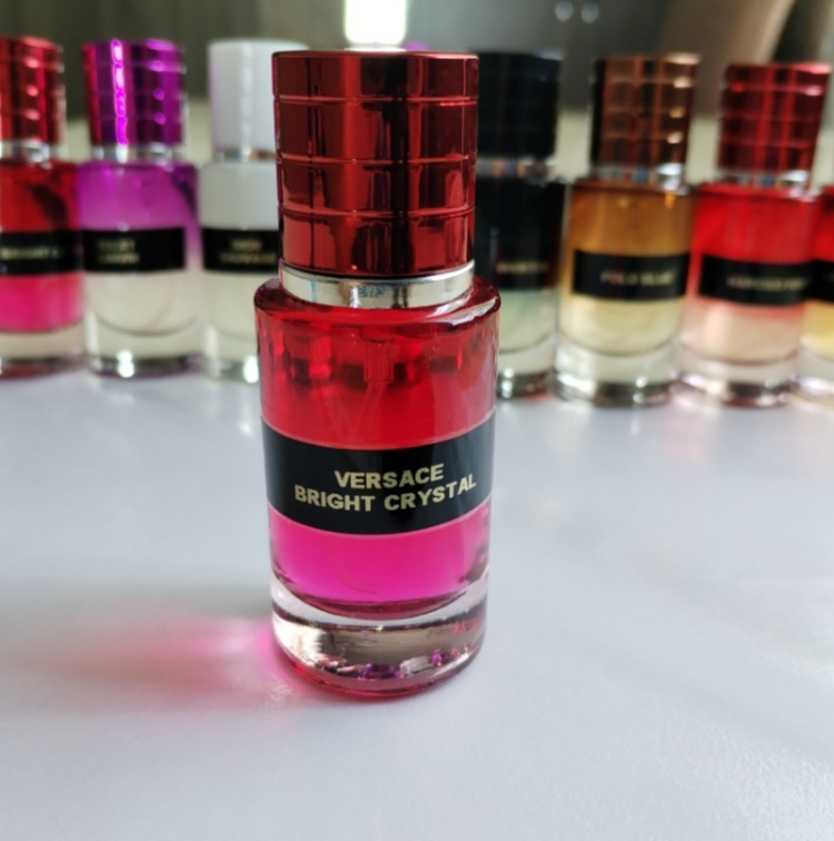 Qadın ətri. Sərin, yüngül çiçək notları. 20 ml